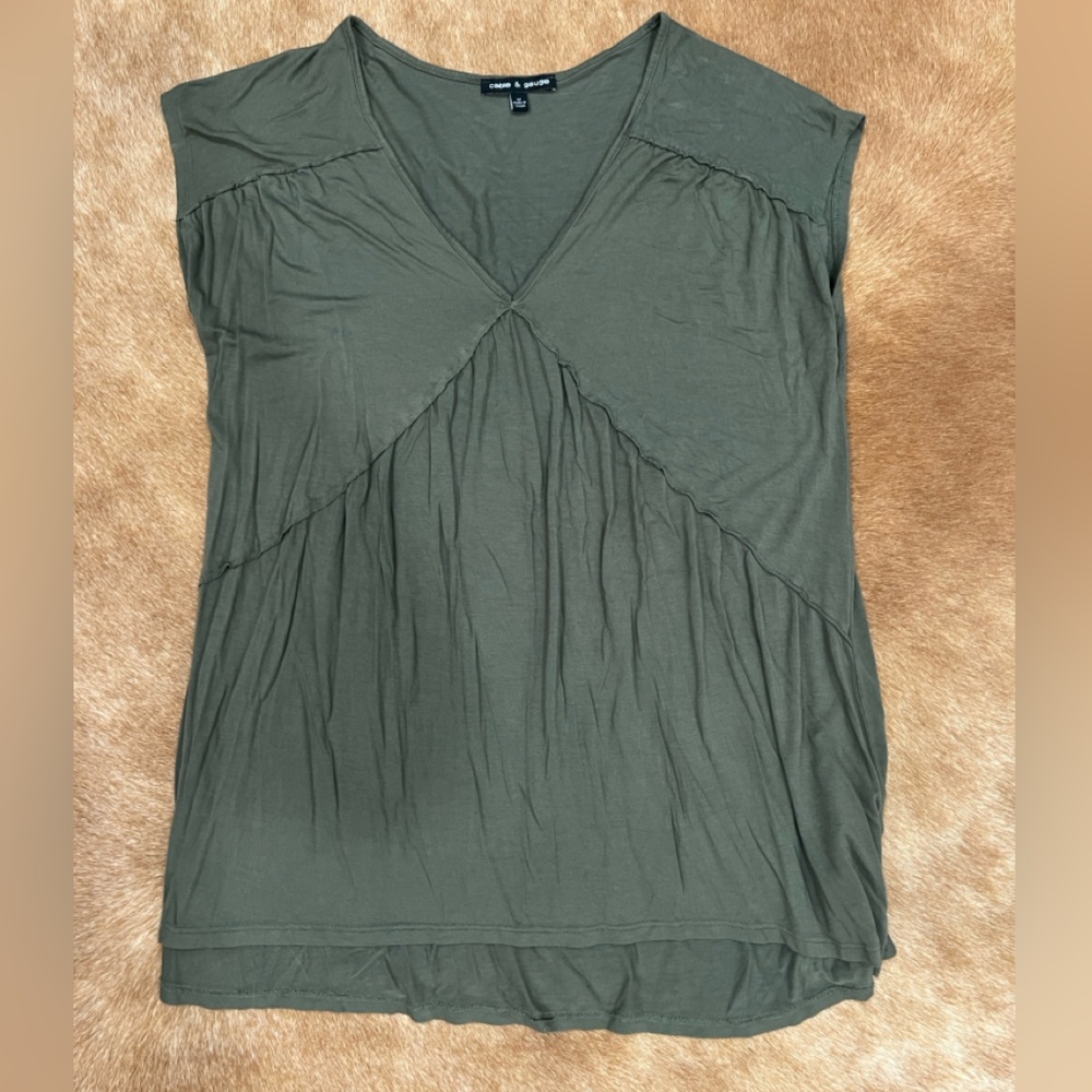 Cable & Gauge Forest Green Women's Top